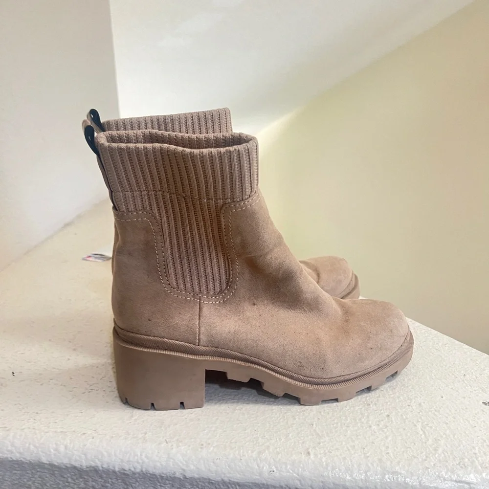 Steve Madden women size 8.5 Suede Lug Sole Booties boots‎ chunky street